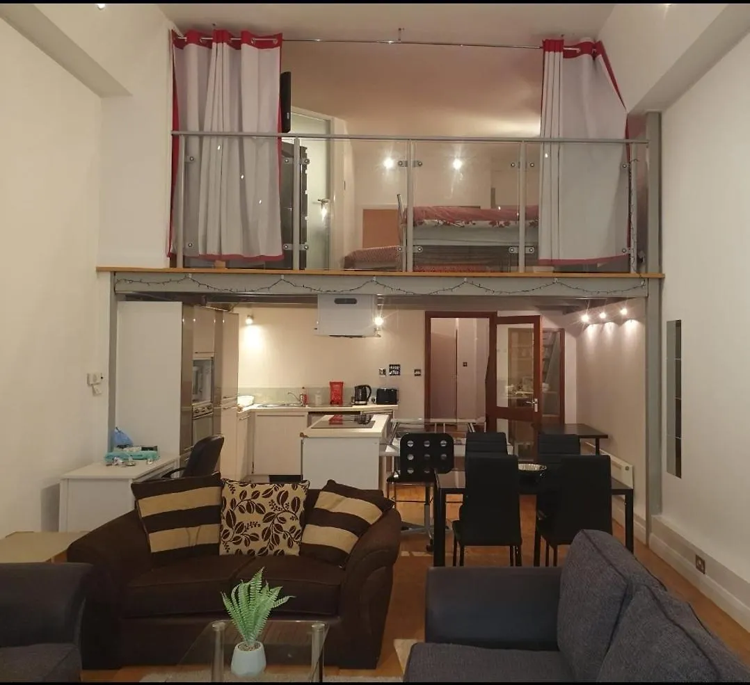 By Motorpoint Arena And Victoria Centre - City Centre - New York Style 2 Bedroom Apartment With 6 Proper Beds - Most Central Location - Two Bathrooms And Full Kitchen In Thurland Street