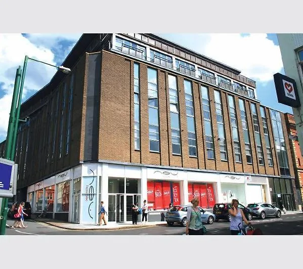 By Motorpoint Arena And Victoria Centre - City Centre - New York Style 2 Bedroom Apartment With 6 Proper Beds - Most Central Location - Two Bathrooms And Full Kitchen In Thurland Street