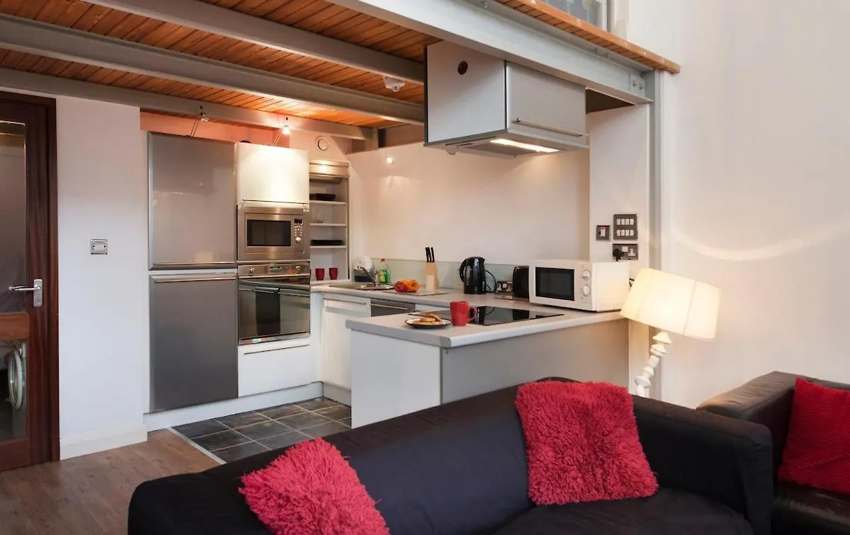 By Motorpoint Arena And Victoria Centre - City Centre - New York Style 2 Bedroom Apartment With 6 Proper Beds - Most Central Location - Two Bathrooms And Full Kitchen In Thurland Street Verenigd Koninkrijk