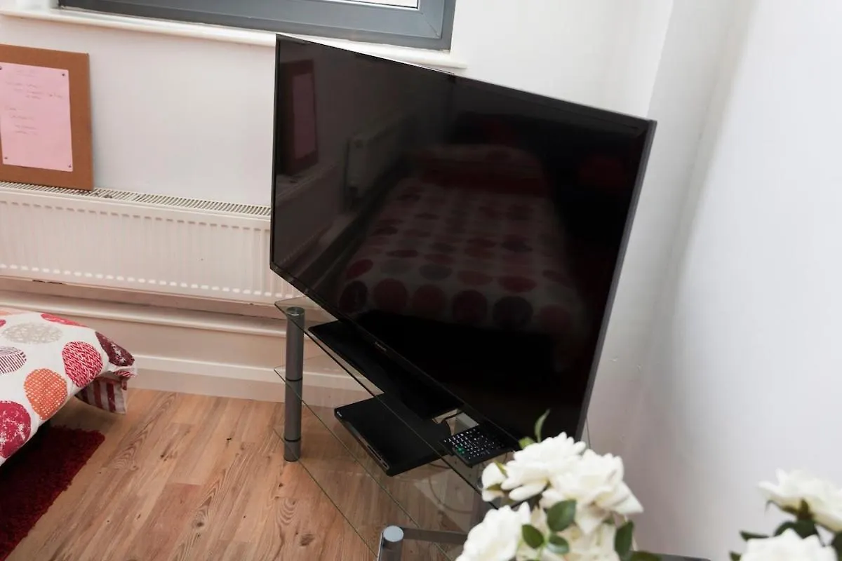 By Motorpoint Arena And Victoria Centre - City Centre - New York Style 2 Bedroom Apartment With 6 Proper Beds - Most Central Location - Two Bathrooms And Full Kitchen In Thurland Street 0*, Nottingham